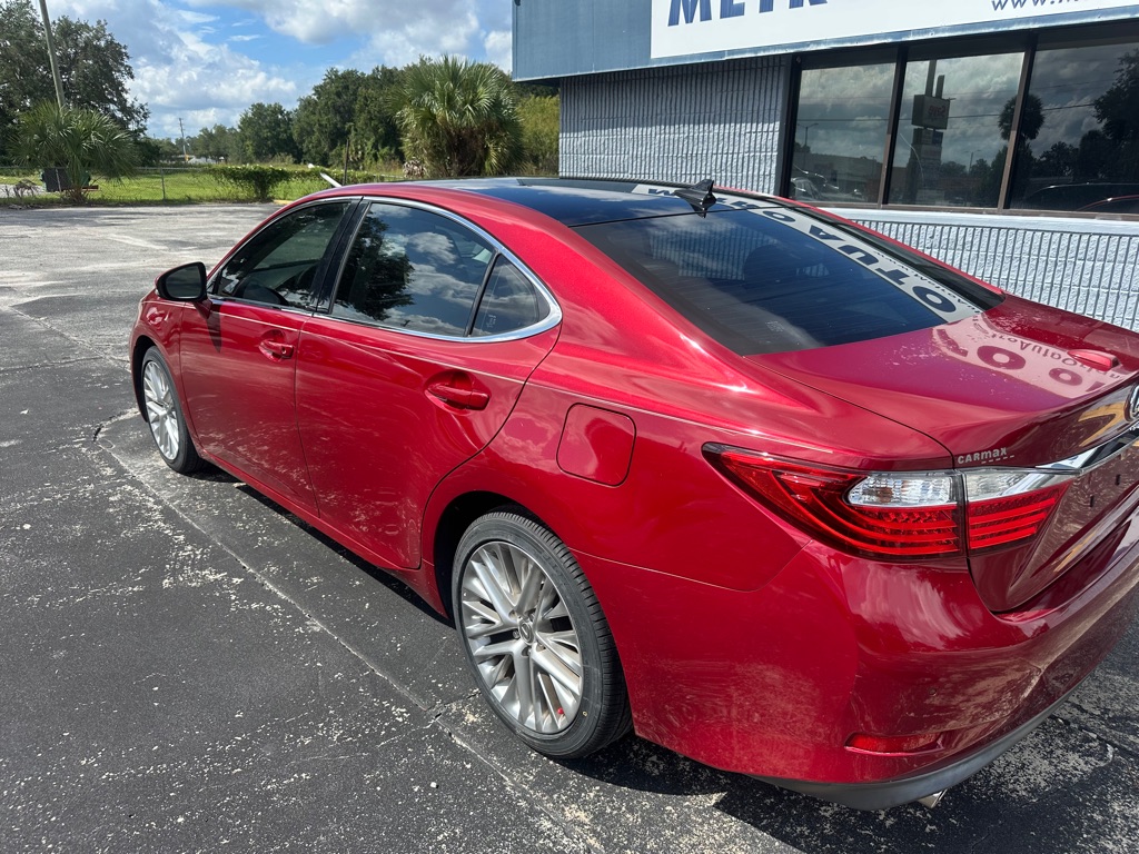 Photo 2 of this LEXUS ES