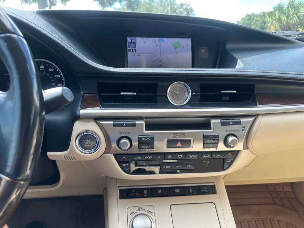 Photo 18 of this LEXUS ES