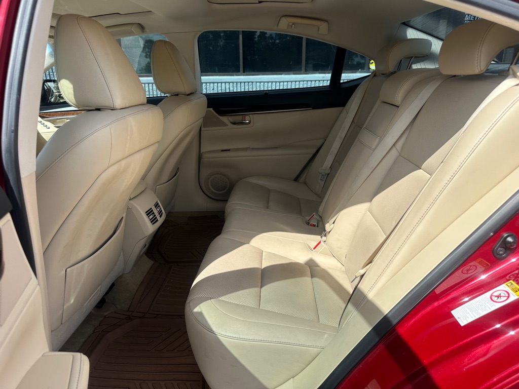 Photo 11 of this LEXUS ES