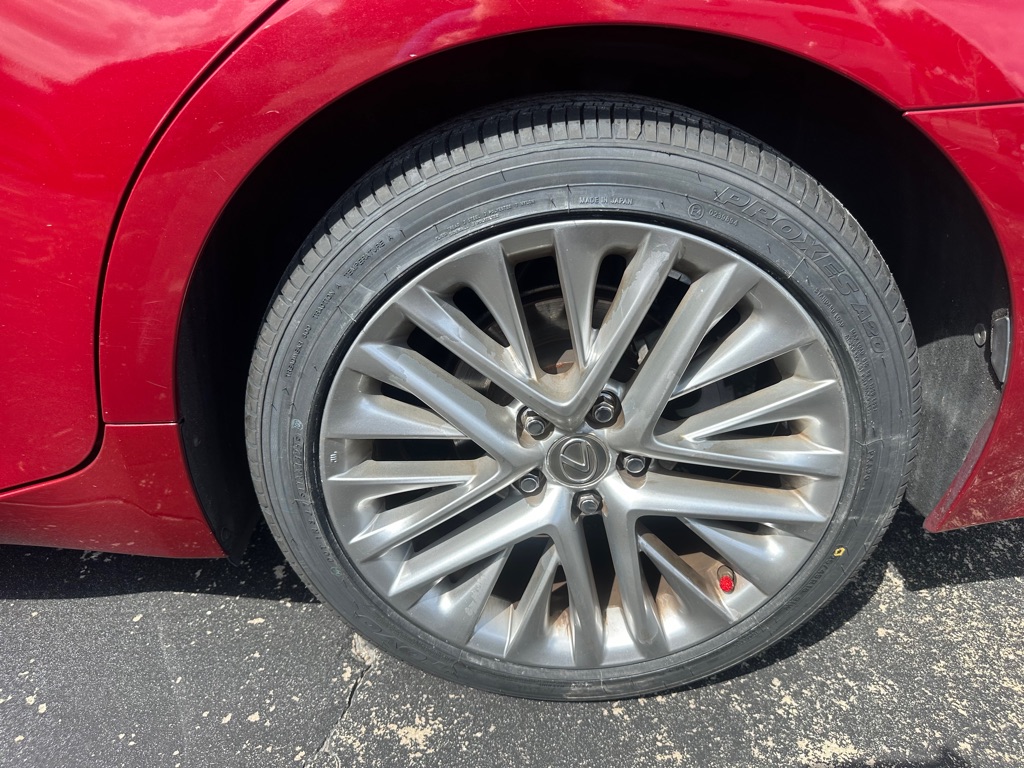 Photo 24 of this LEXUS ES