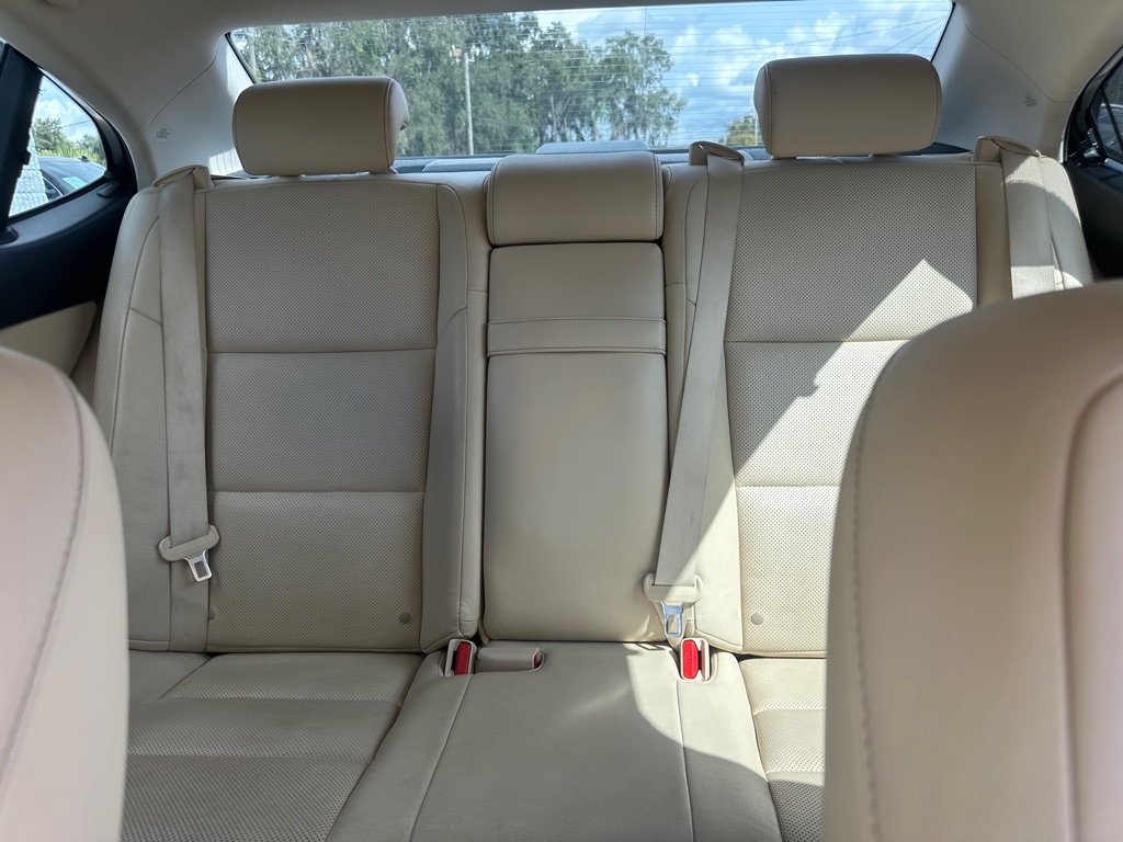 Photo 13 of this LEXUS ES
