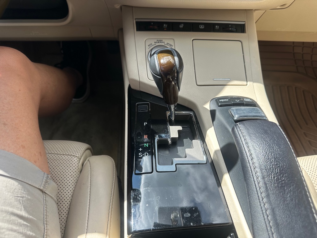 Photo 17 of this LEXUS ES