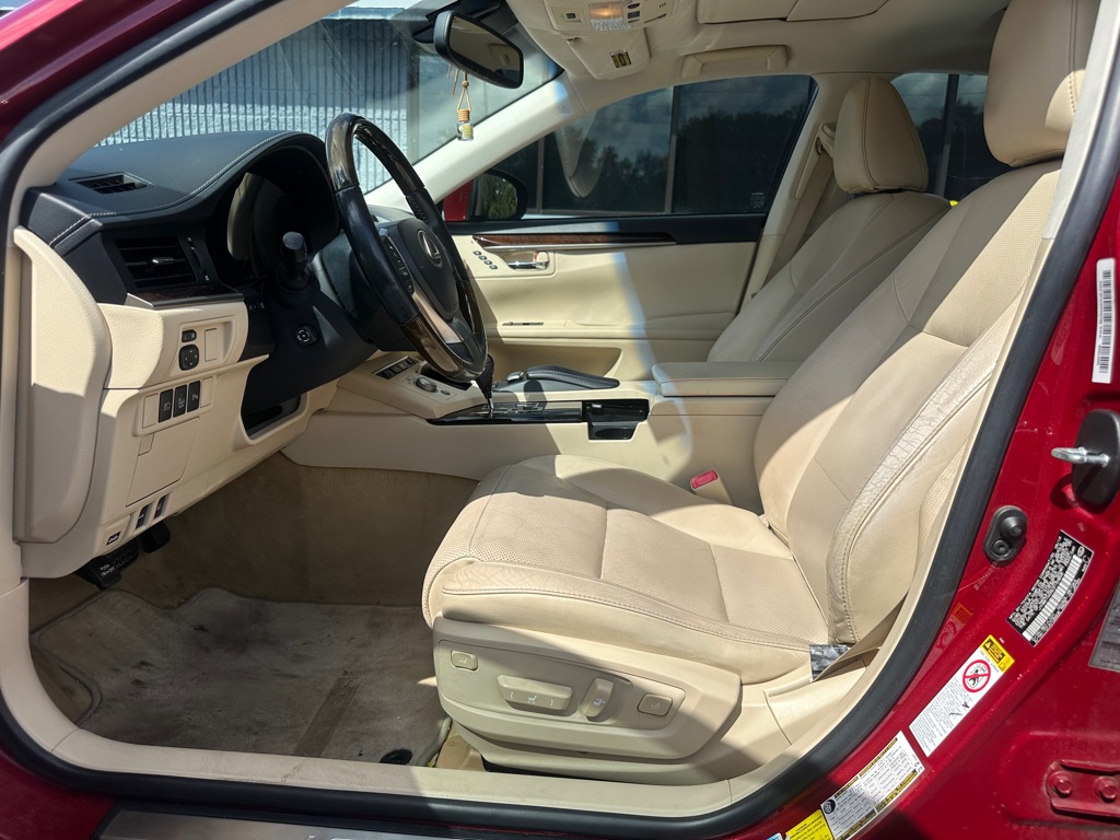 Photo 14 of this LEXUS ES