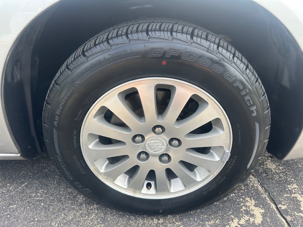Photo 22 of this BUICK LUCERNE