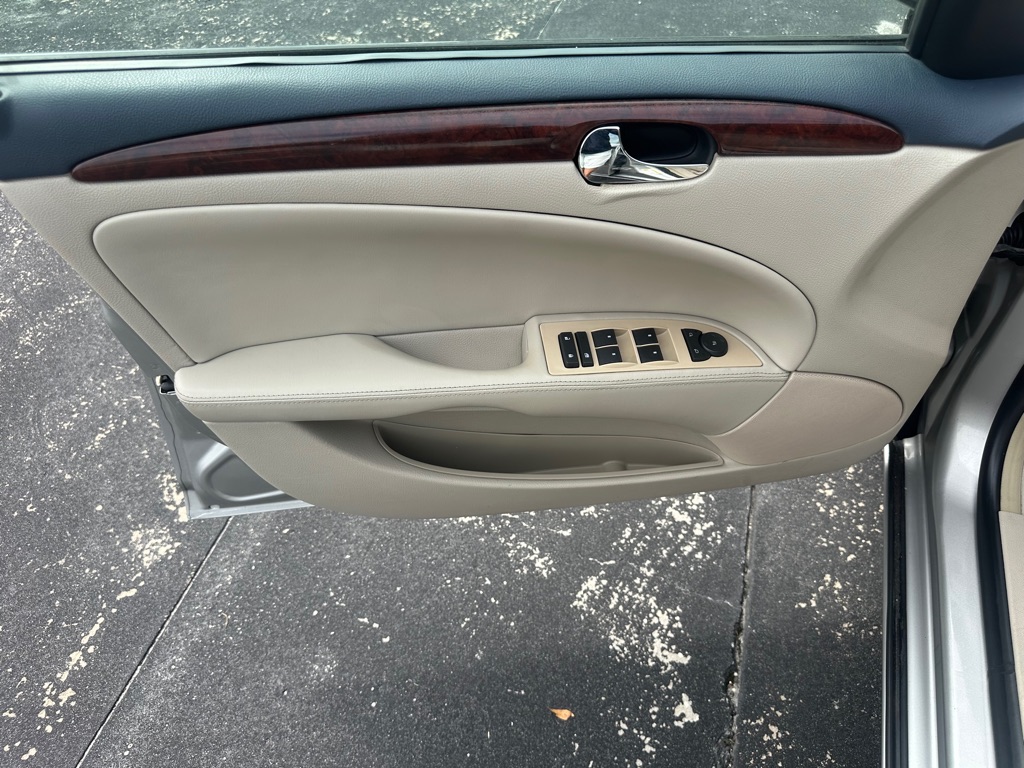 Photo 15 of this BUICK LUCERNE