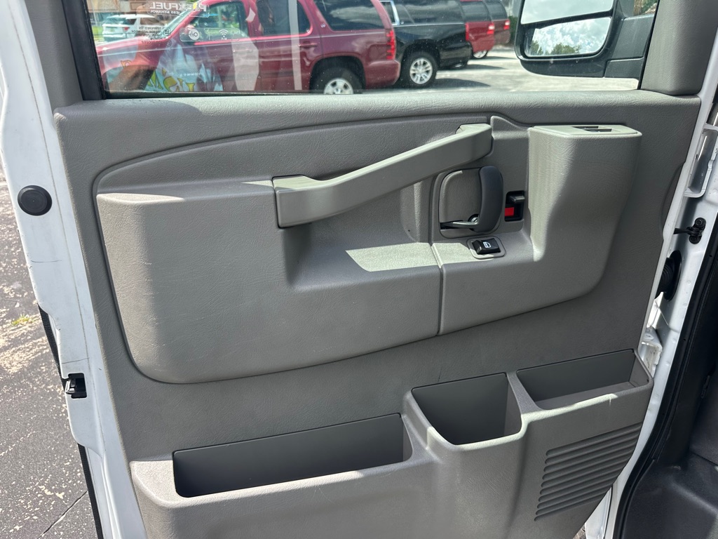 Photo 14 of this CHEVROLET EXPRESS G2500