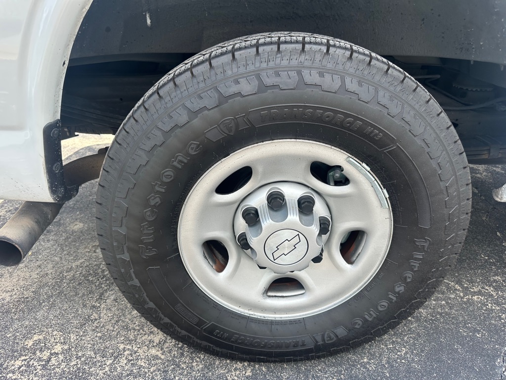 Photo 20 of this CHEVROLET EXPRESS G2500