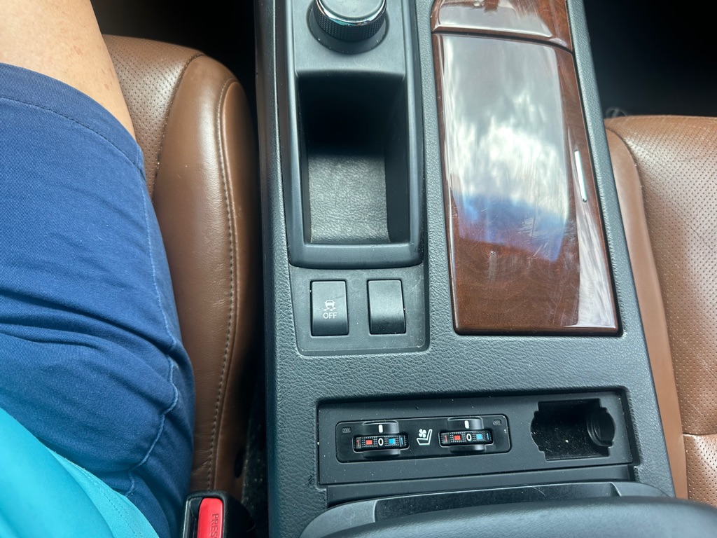 Photo 17 of this LEXUS RX