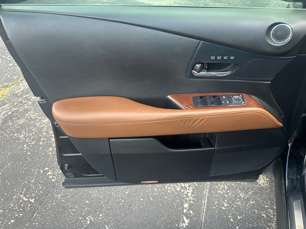 Photo 15 of this LEXUS RX