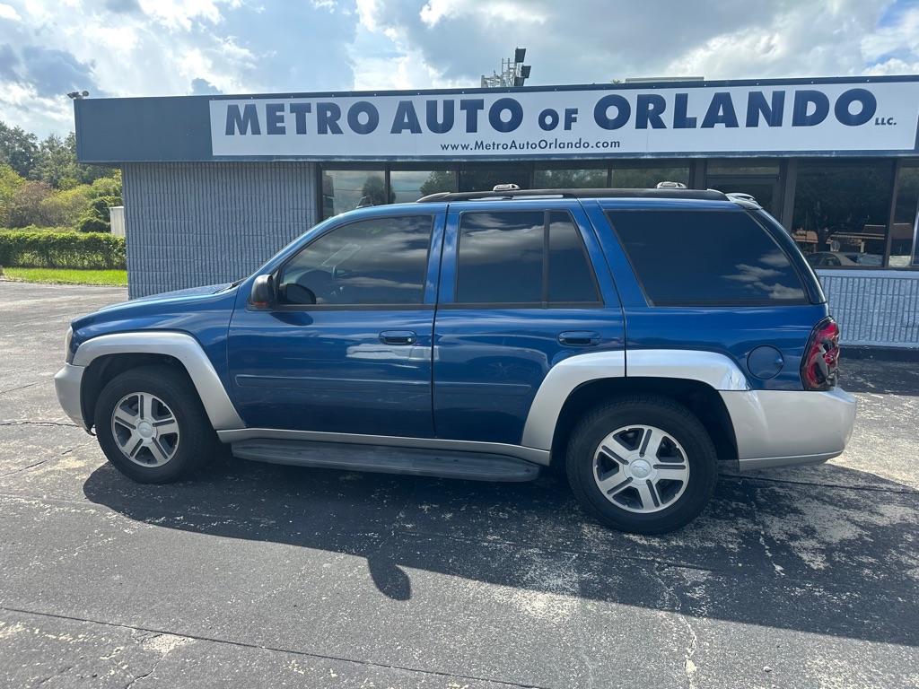 Photo 2 of this CHEVROLET TRAILBLAZER