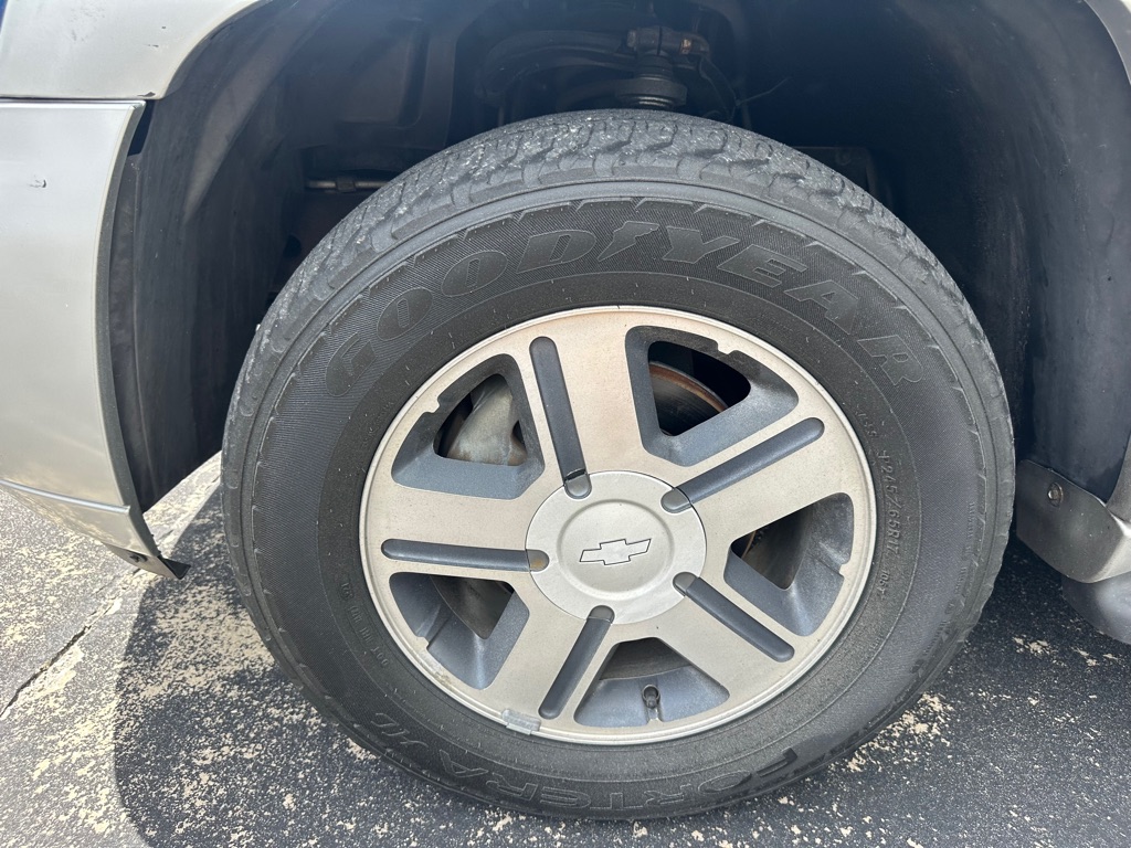 Photo 19 of this CHEVROLET TRAILBLAZER