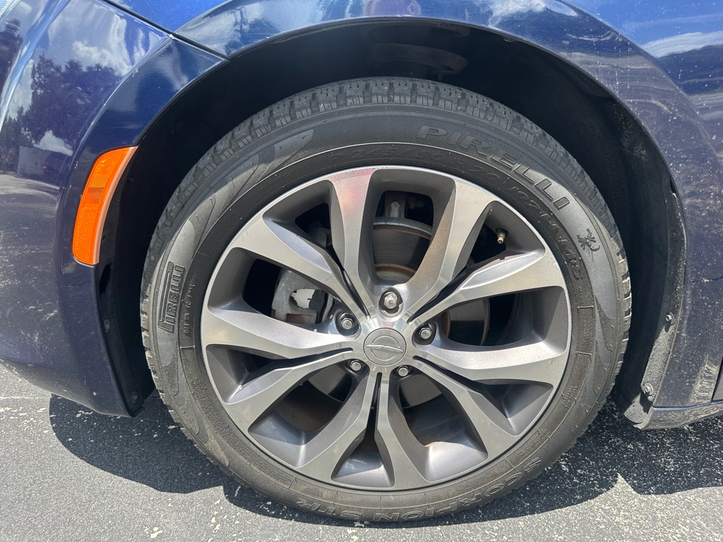 Photo 23 of this CHRYSLER PACIFICA