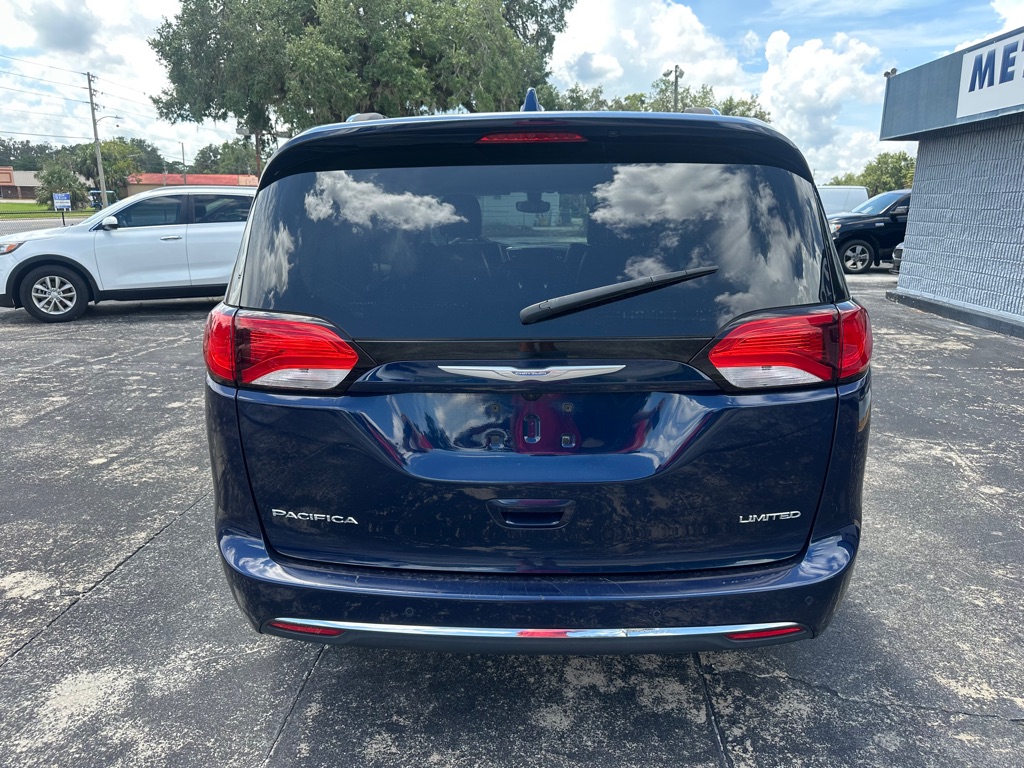 Photo 8 of this CHRYSLER PACIFICA