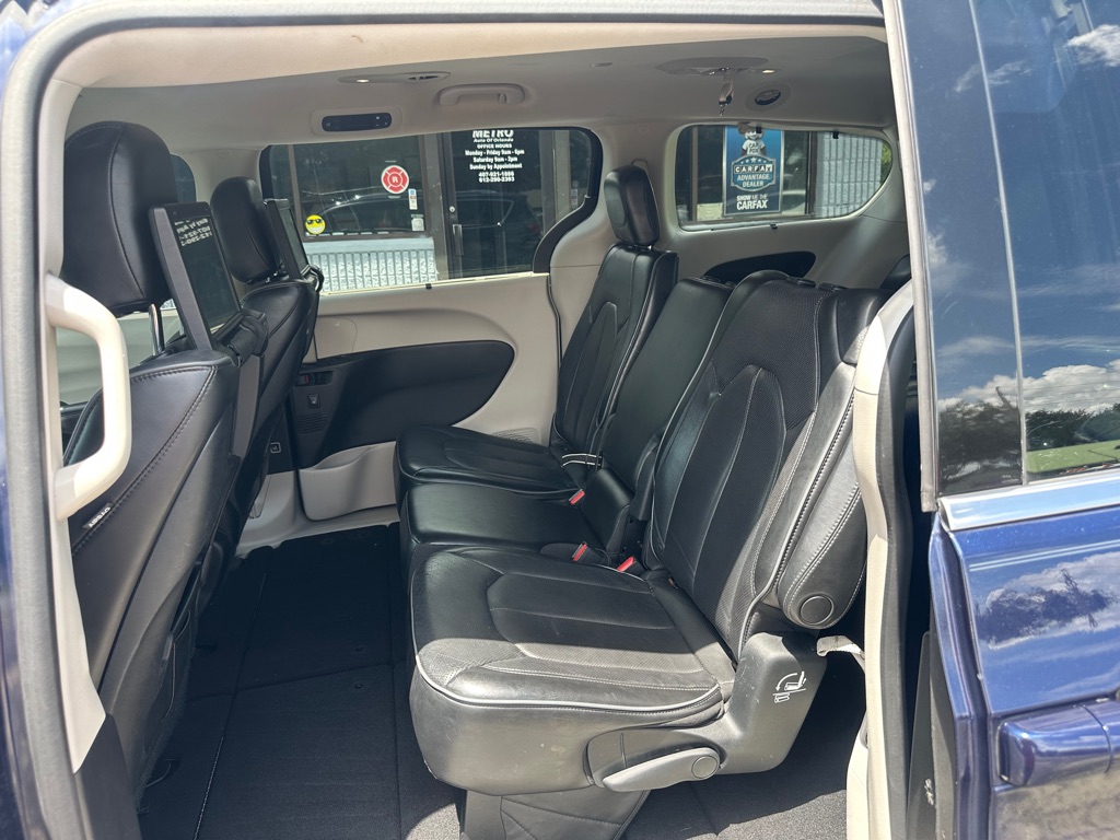 Photo 12 of this CHRYSLER PACIFICA