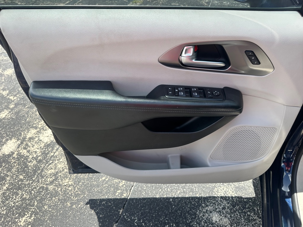Photo 17 of this CHRYSLER PACIFICA