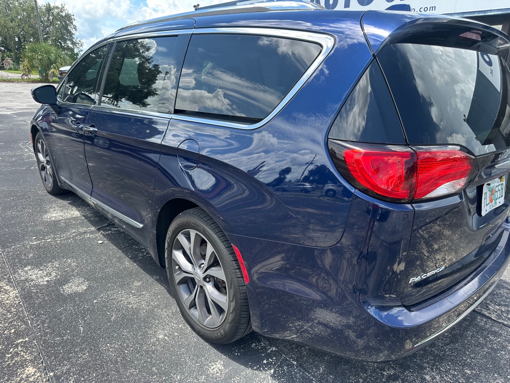 Photo 2 of this CHRYSLER PACIFICA