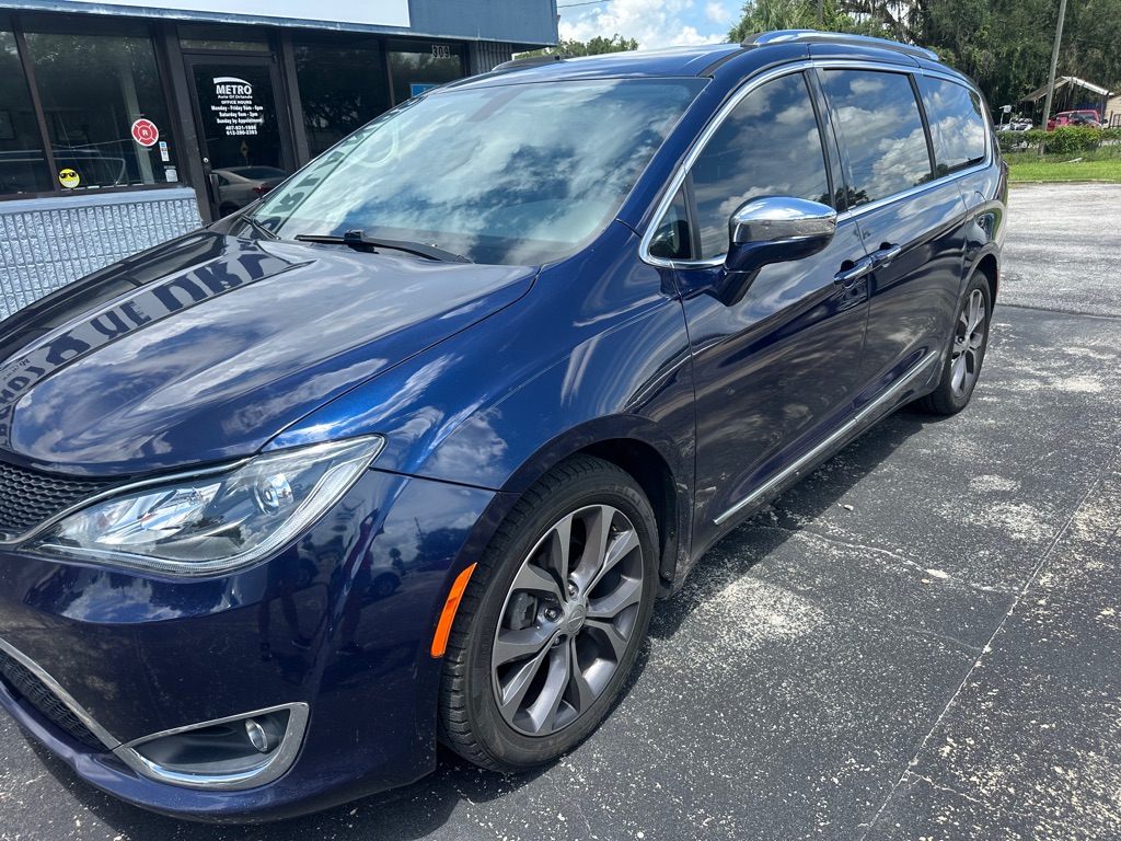 Photo 3 of this CHRYSLER PACIFICA