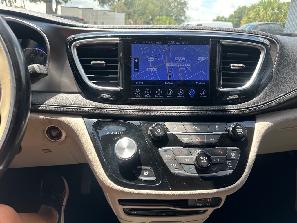 Photo 19 of this CHRYSLER PACIFICA