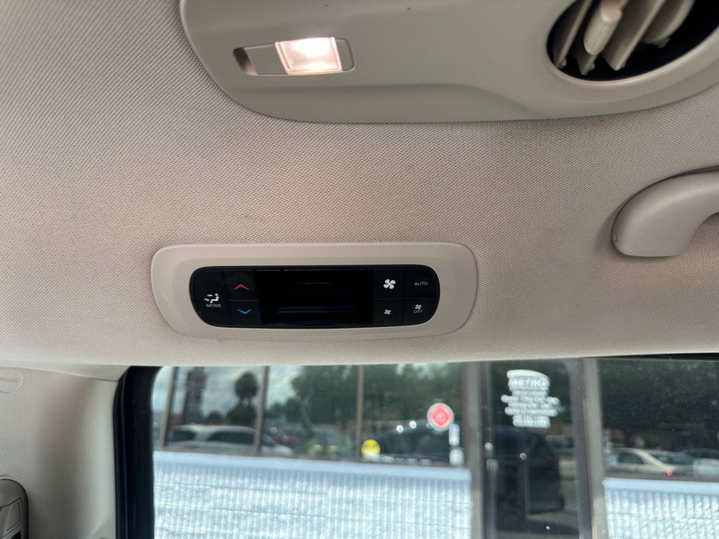 Photo 14 of this CHRYSLER PACIFICA
