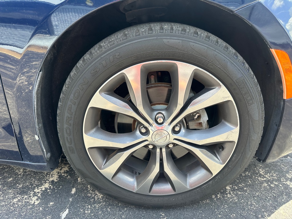 Photo 26 of this CHRYSLER PACIFICA