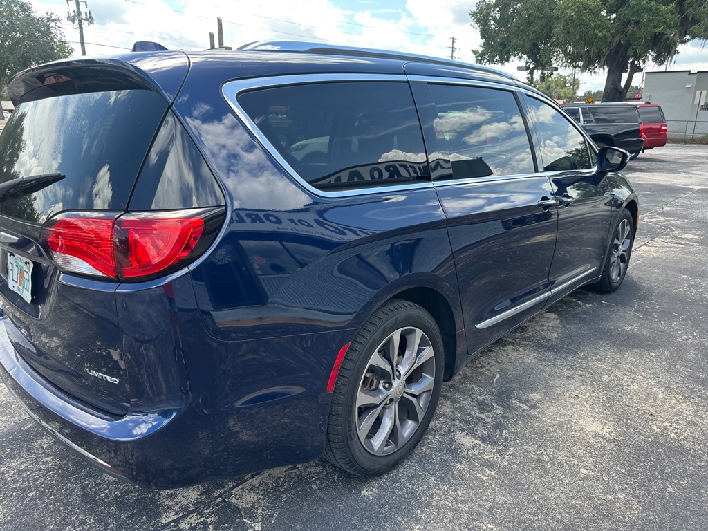 Photo 7 of this CHRYSLER PACIFICA