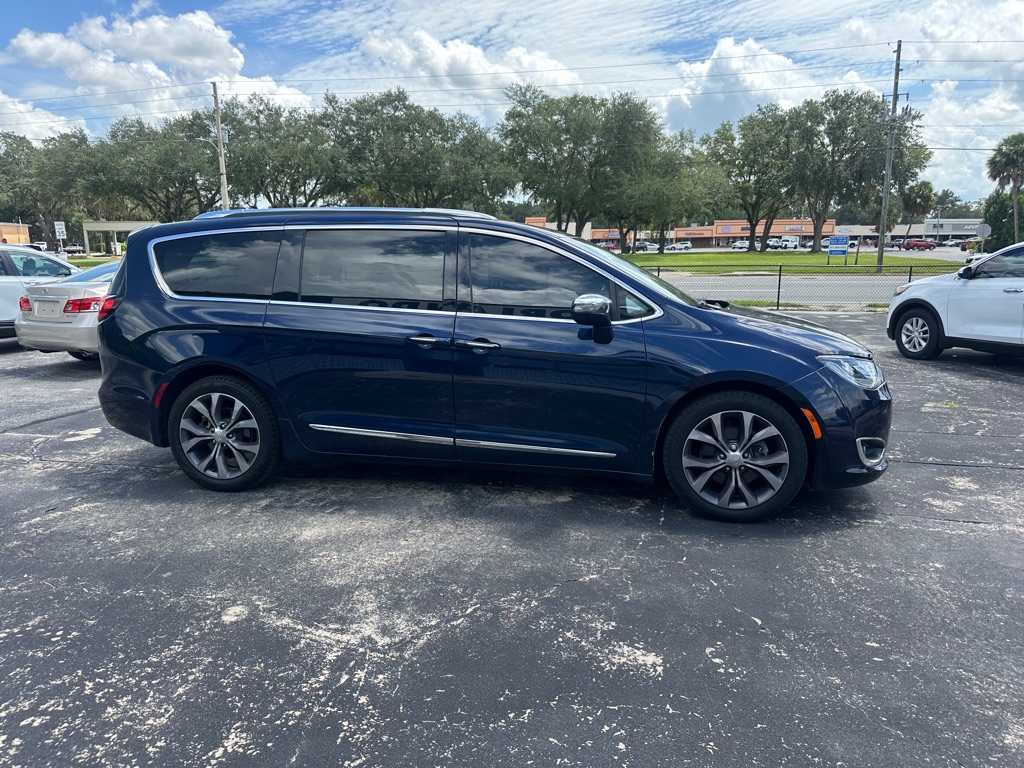 Photo 6 of this CHRYSLER PACIFICA