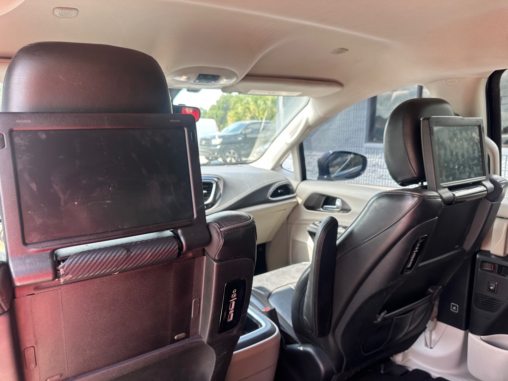 Photo 13 of this CHRYSLER PACIFICA