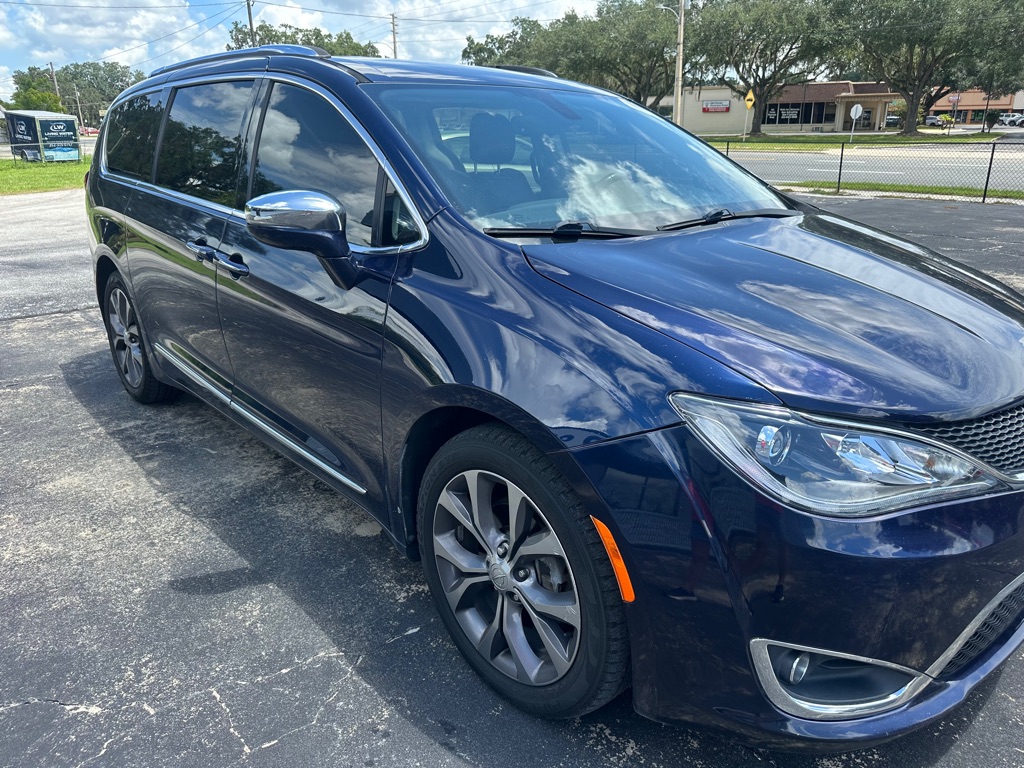 Photo 5 of this CHRYSLER PACIFICA