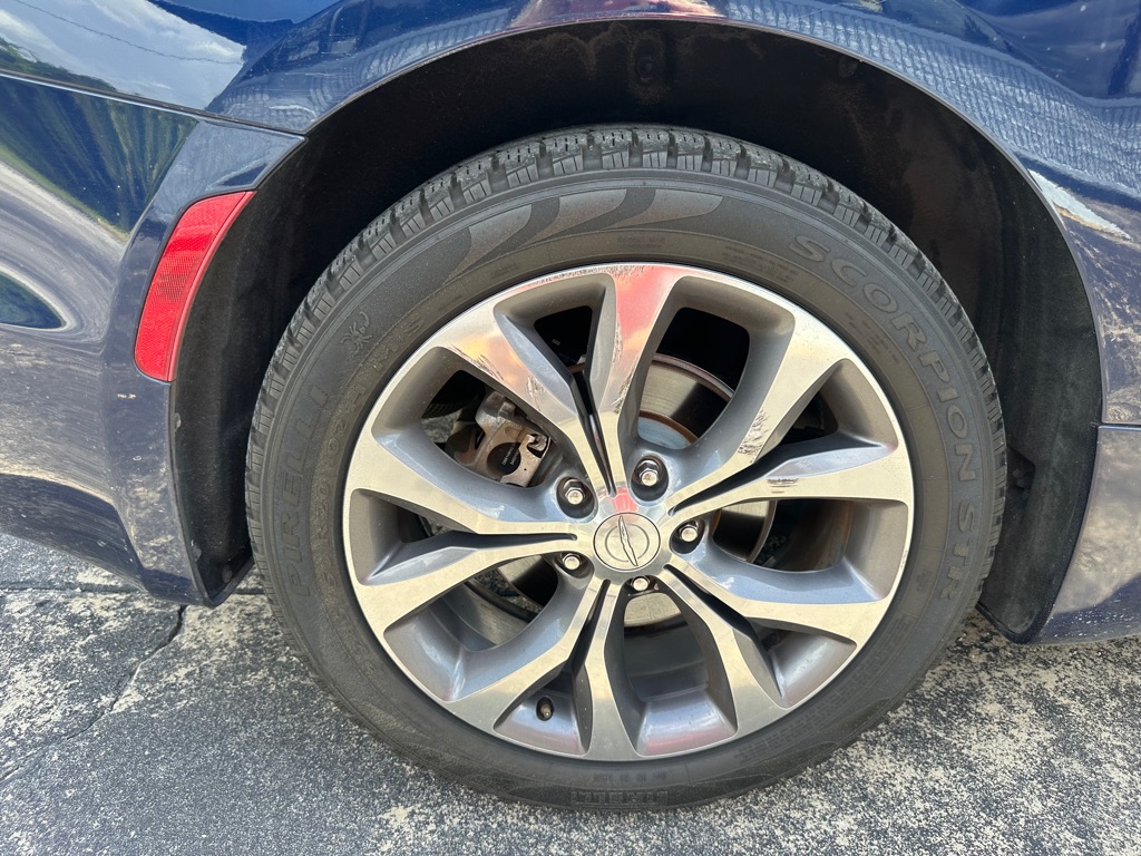 Photo 25 of this CHRYSLER PACIFICA