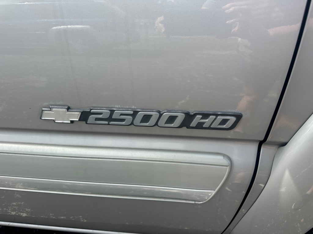 Photo 3 of this CHEVROLET SILVERADO 2500