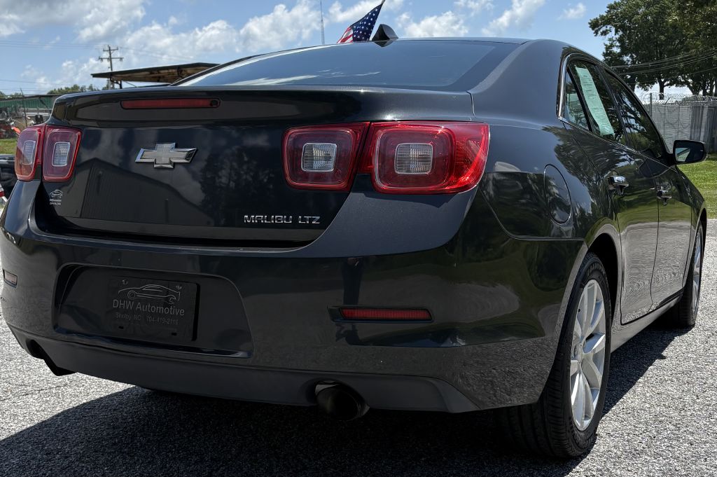 Photo 3 of this CHEVROLET MALIBU