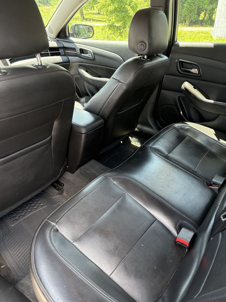 Photo 6 of this CHEVROLET MALIBU