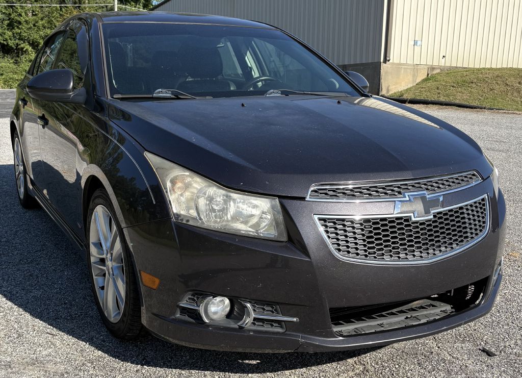 Photo 2 of this CHEVROLET CRUZE
