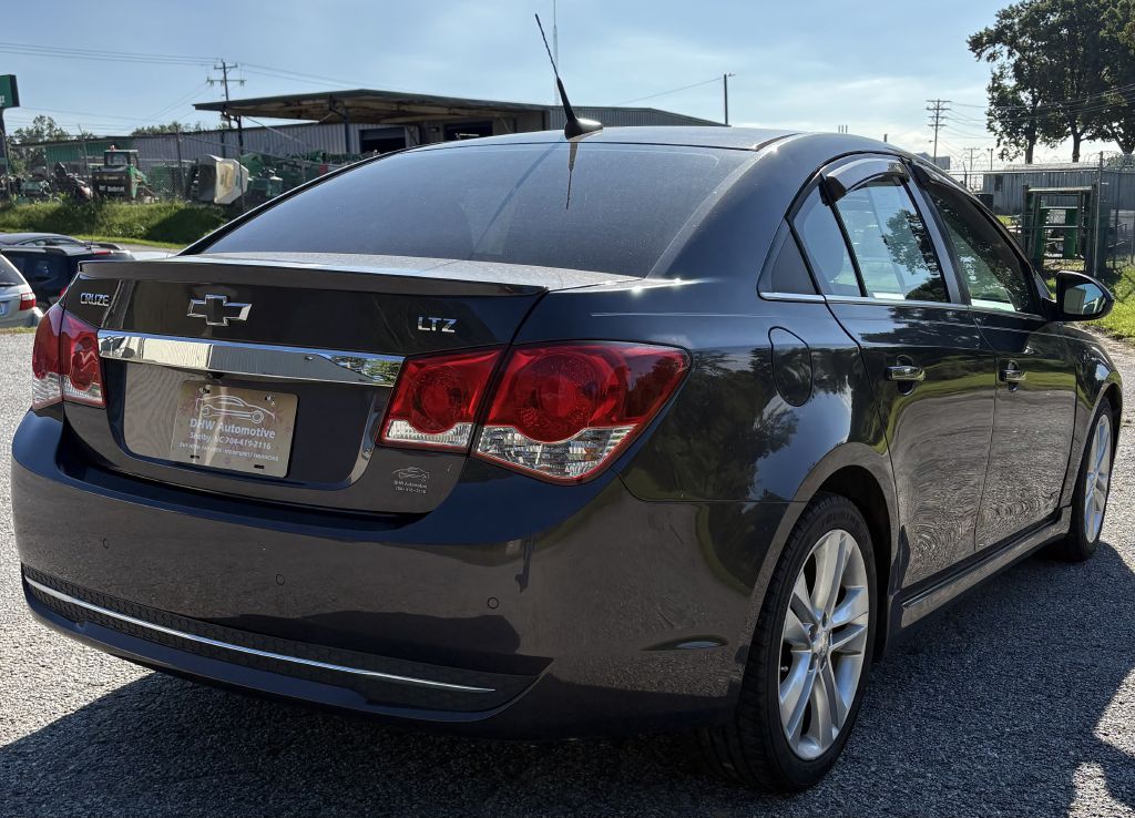 Photo 3 of this CHEVROLET CRUZE