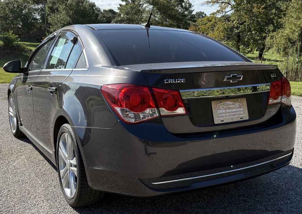 Photo 4 of this CHEVROLET CRUZE