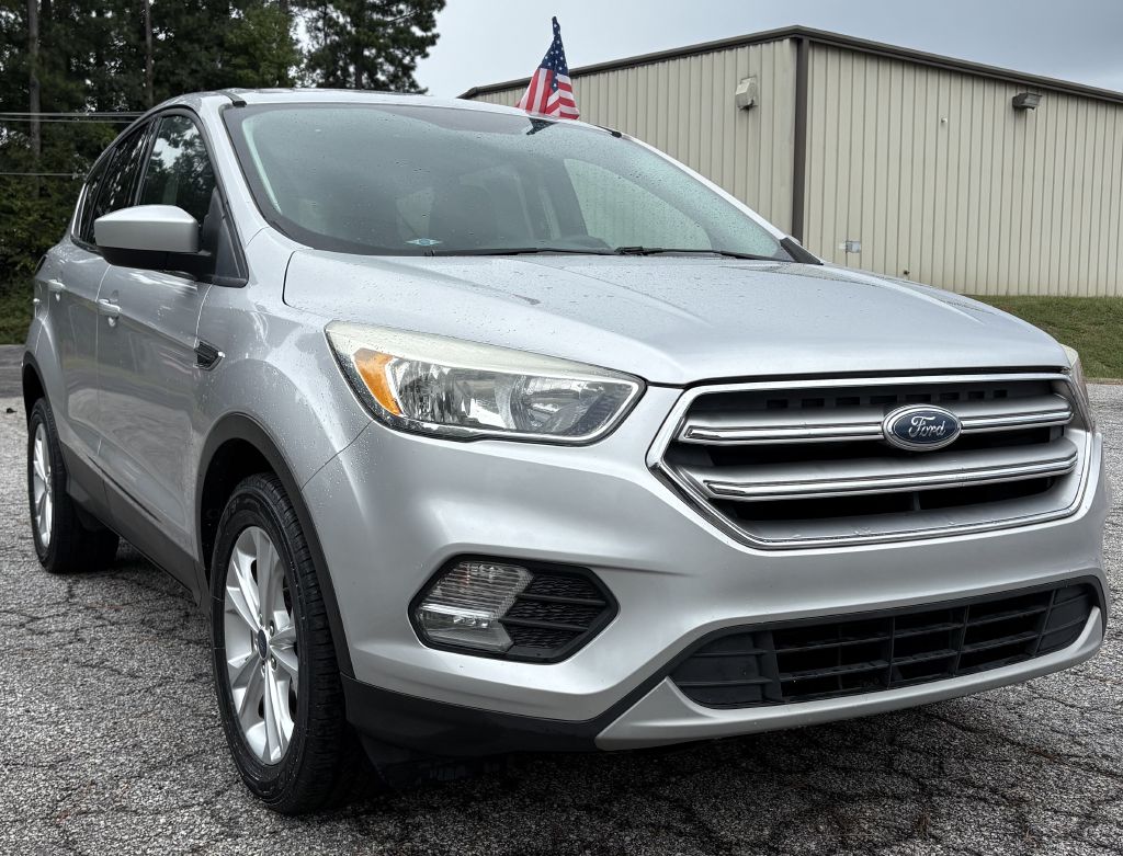 Photo 2 of this FORD ESCAPE