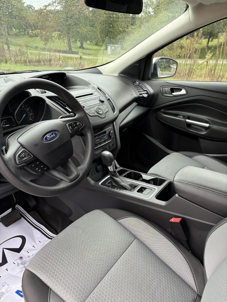 Photo 5 of this FORD ESCAPE