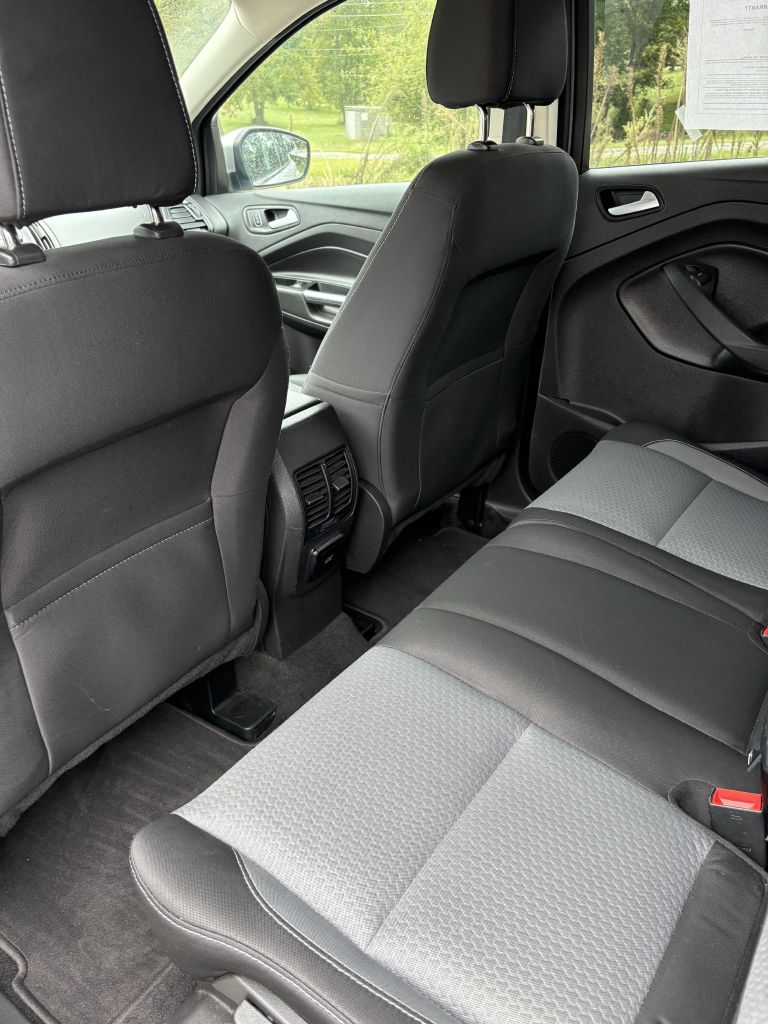 Photo 6 of this FORD ESCAPE