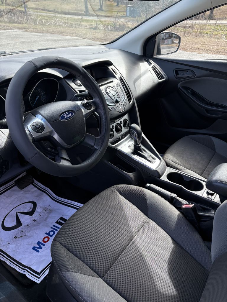 Photo 5 of this FORD FOCUS