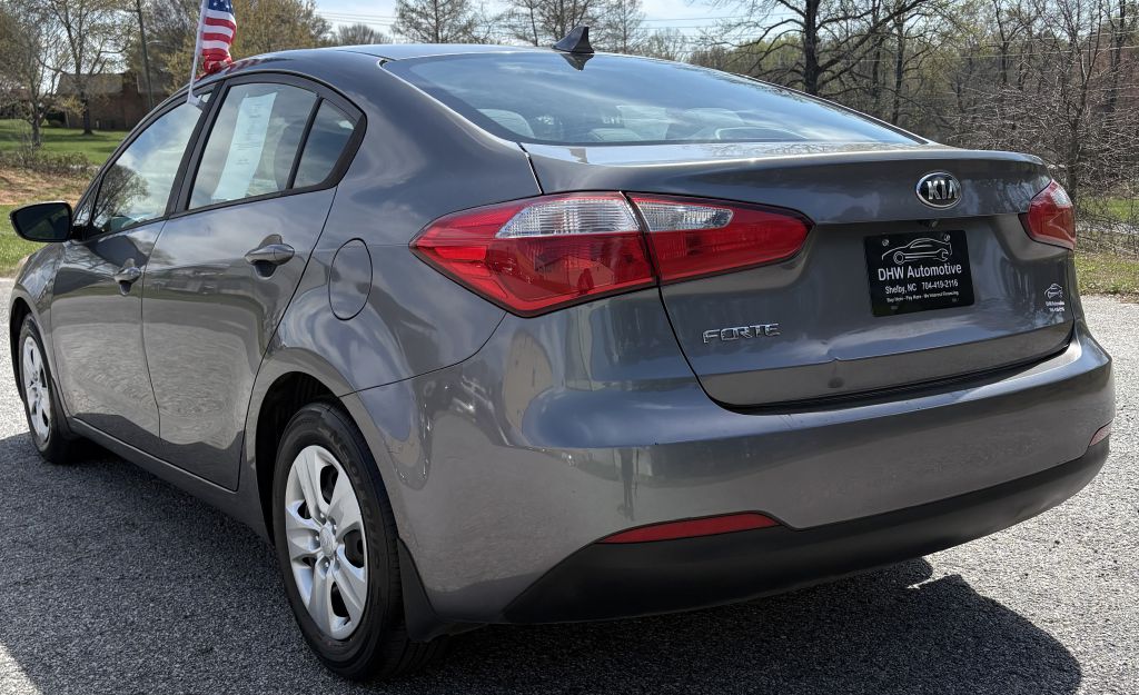 Photo 4 of this KIA FORTE