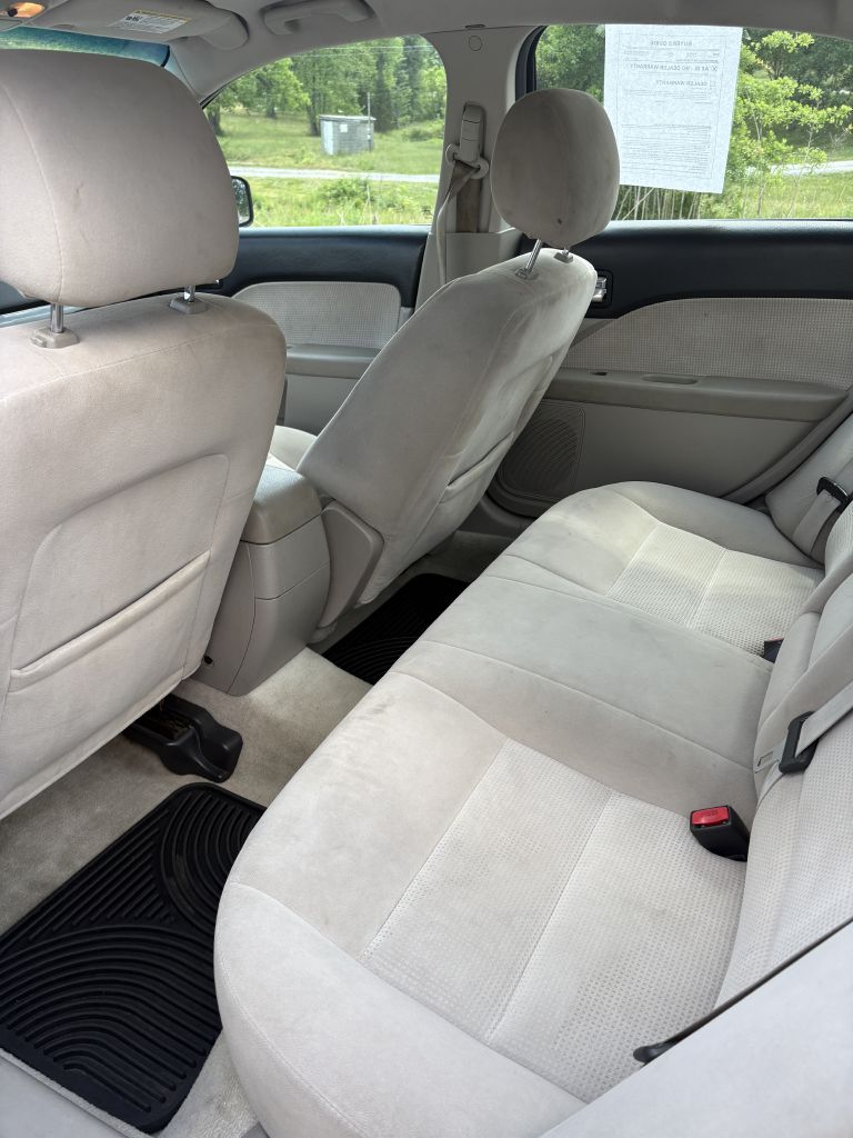 Photo 6 of this FORD FUSION