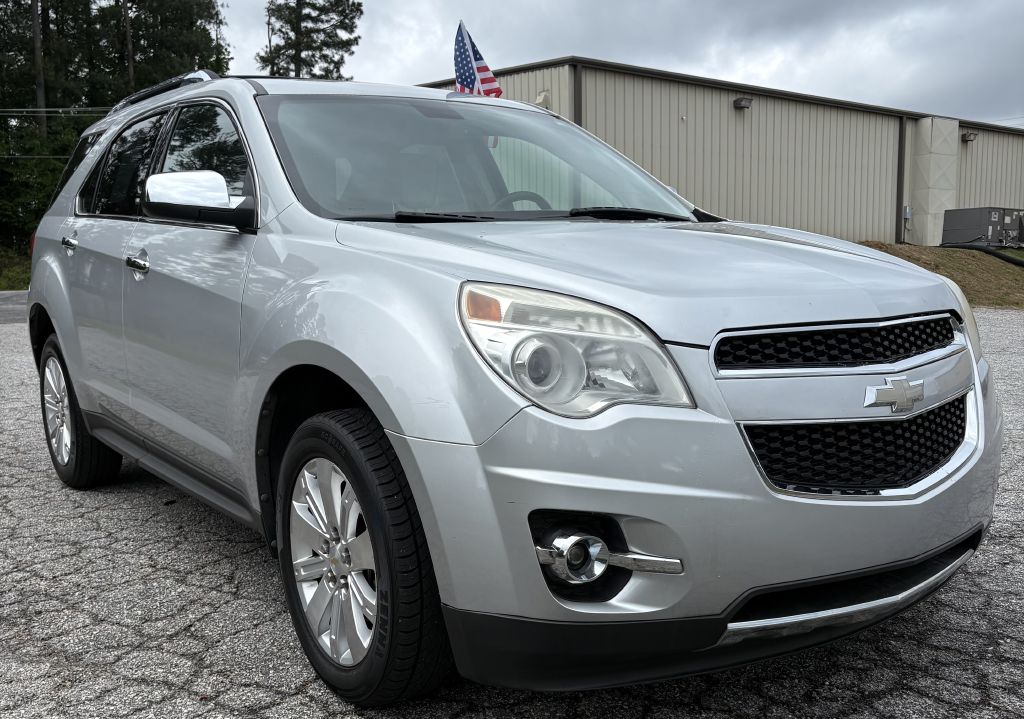 Photo 2 of this CHEVROLET EQUINOX