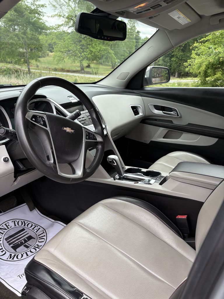 Photo 5 of this CHEVROLET EQUINOX