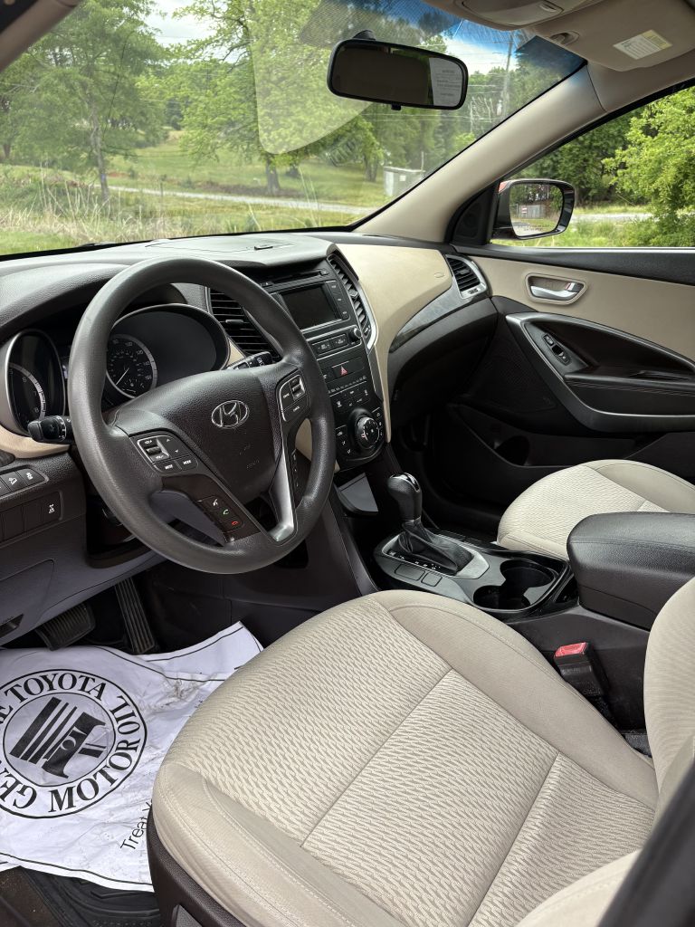 Photo 5 of this HYUNDAI SANTA FE SPORT