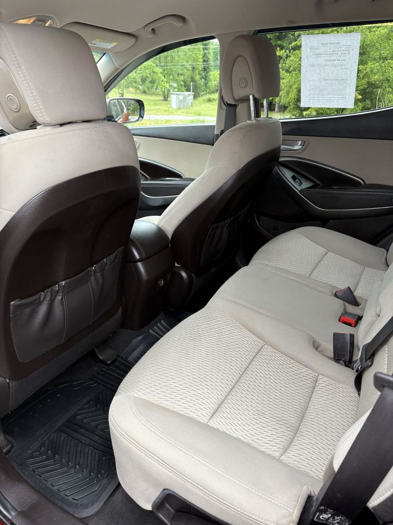 Photo 6 of this HYUNDAI SANTA FE SPORT