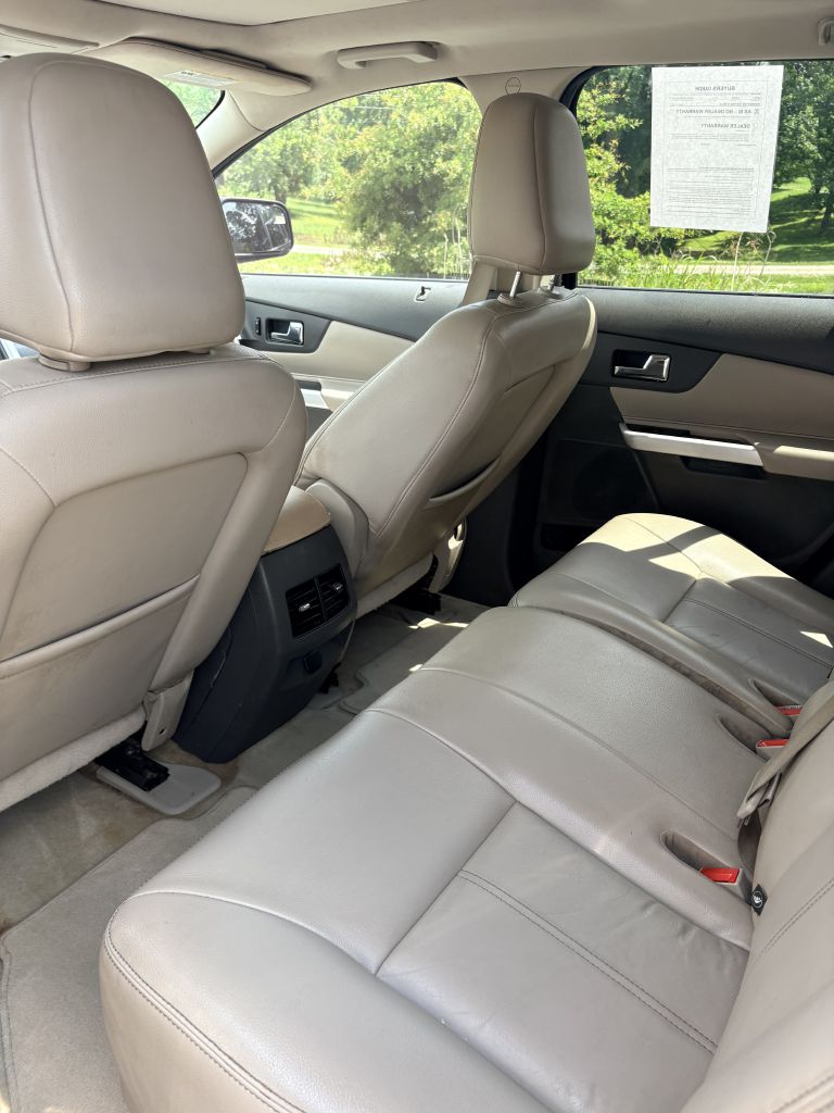 Photo 6 of this FORD EDGE
