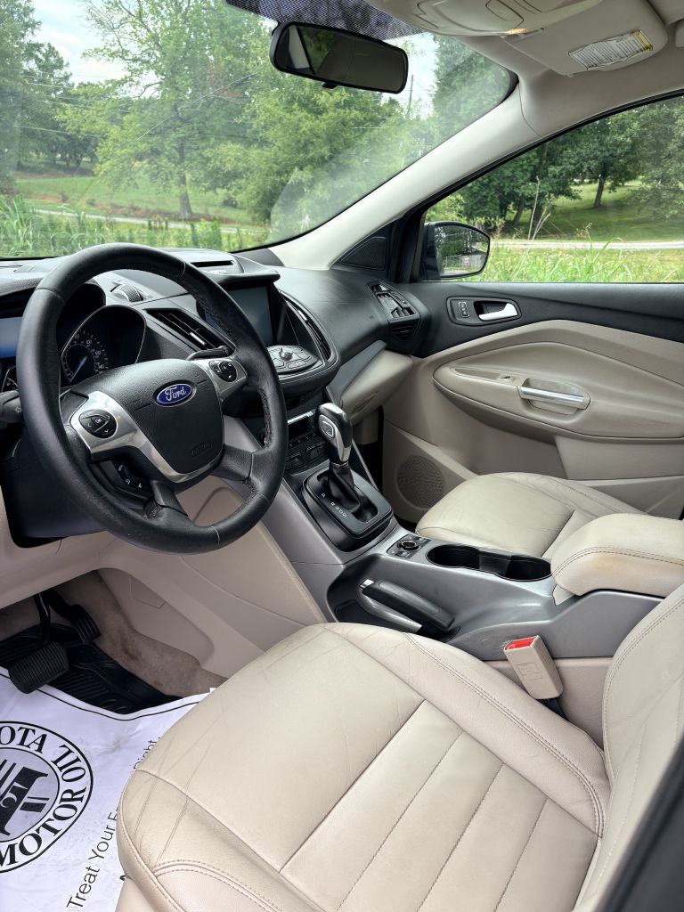Photo 5 of this FORD ESCAPE