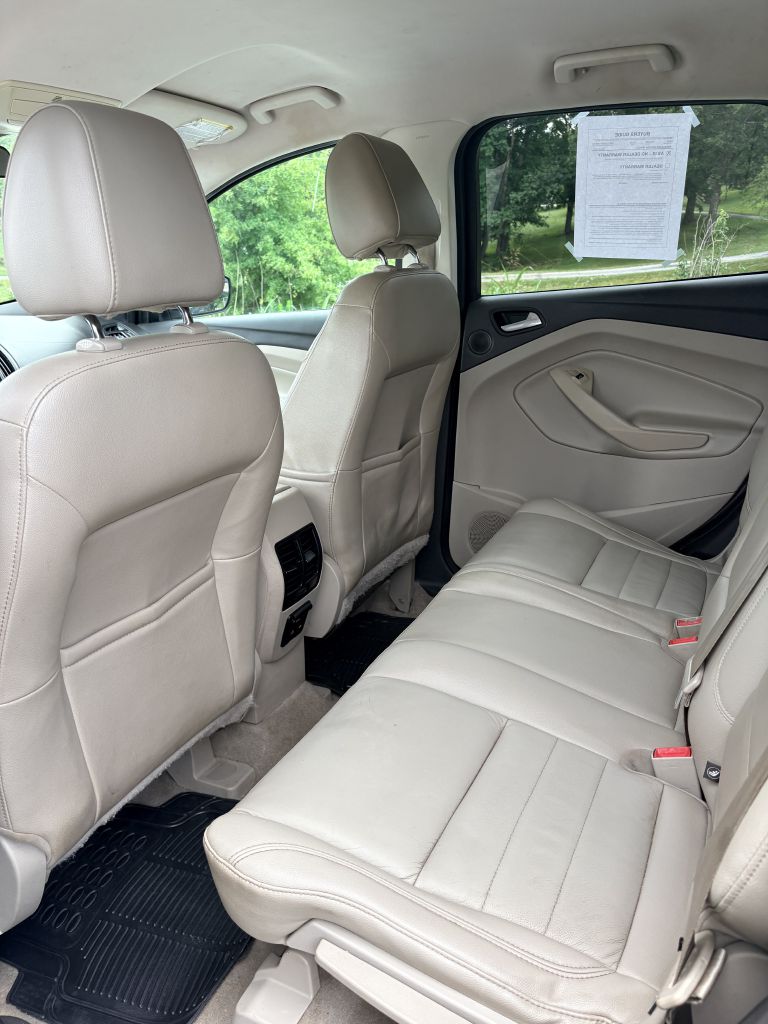 Photo 6 of this FORD ESCAPE