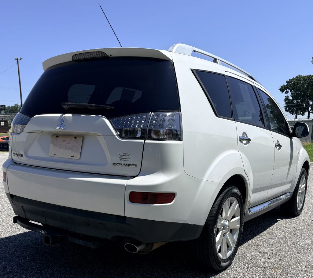 Photo 3 of this MITSUBISHI OUTLANDER