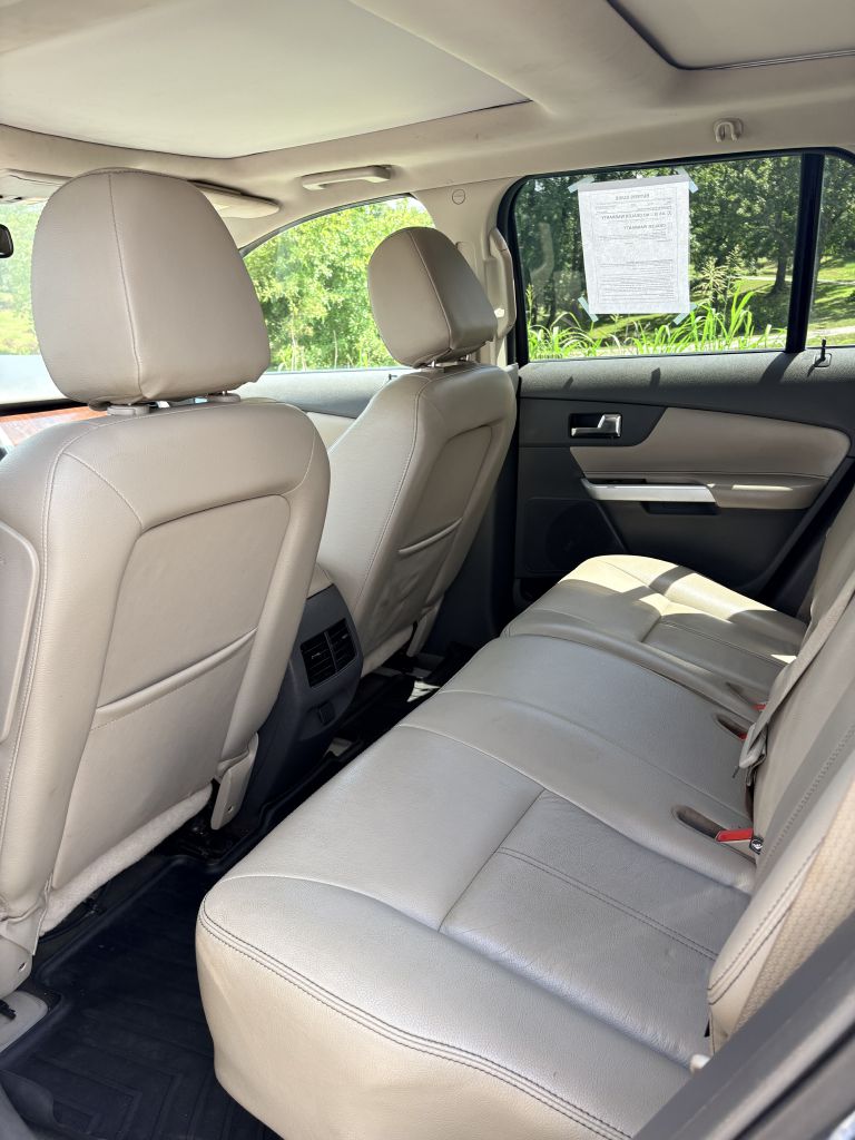 Photo 6 of this FORD EDGE